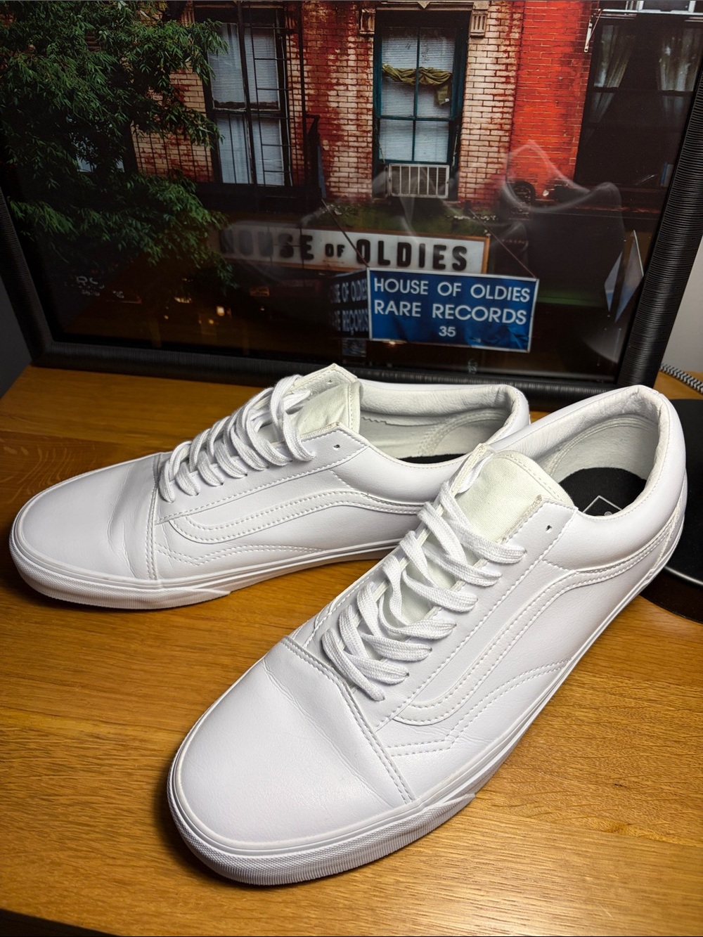 Vans Old Skool Classic White Low-Top Sneakers - Men's Casual Shoes